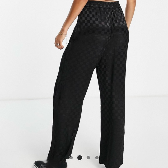 Urban Revivo checkerboard pants - Picture 3 of 6